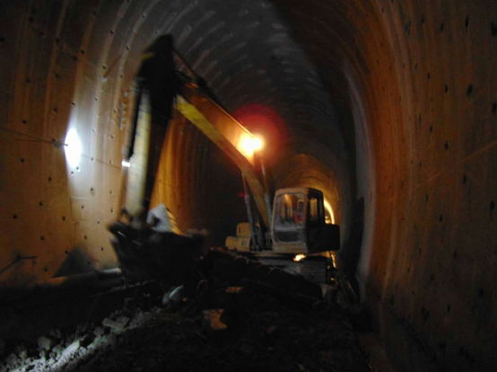 隧道安全專業高效仰拱，二次襯砌爆破拆除施工